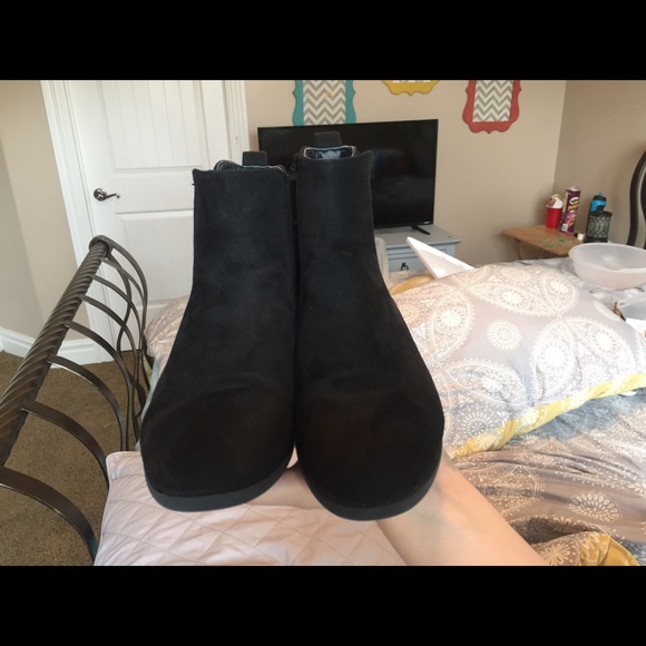 Got these shoes, wore them a few times. - Picture 4 of 4