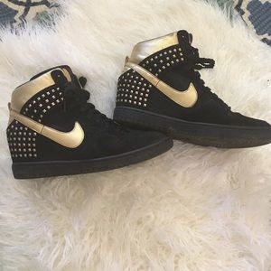 Nike sky high dunk hidden wedge hitops //limited