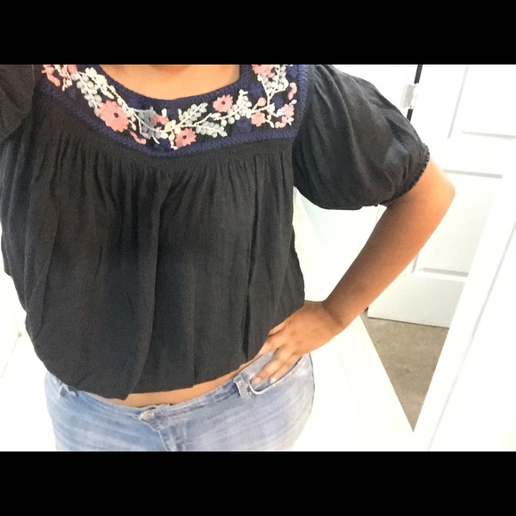 Embroiled Flower Child Shirt 🌺 - Picture 3 of 3