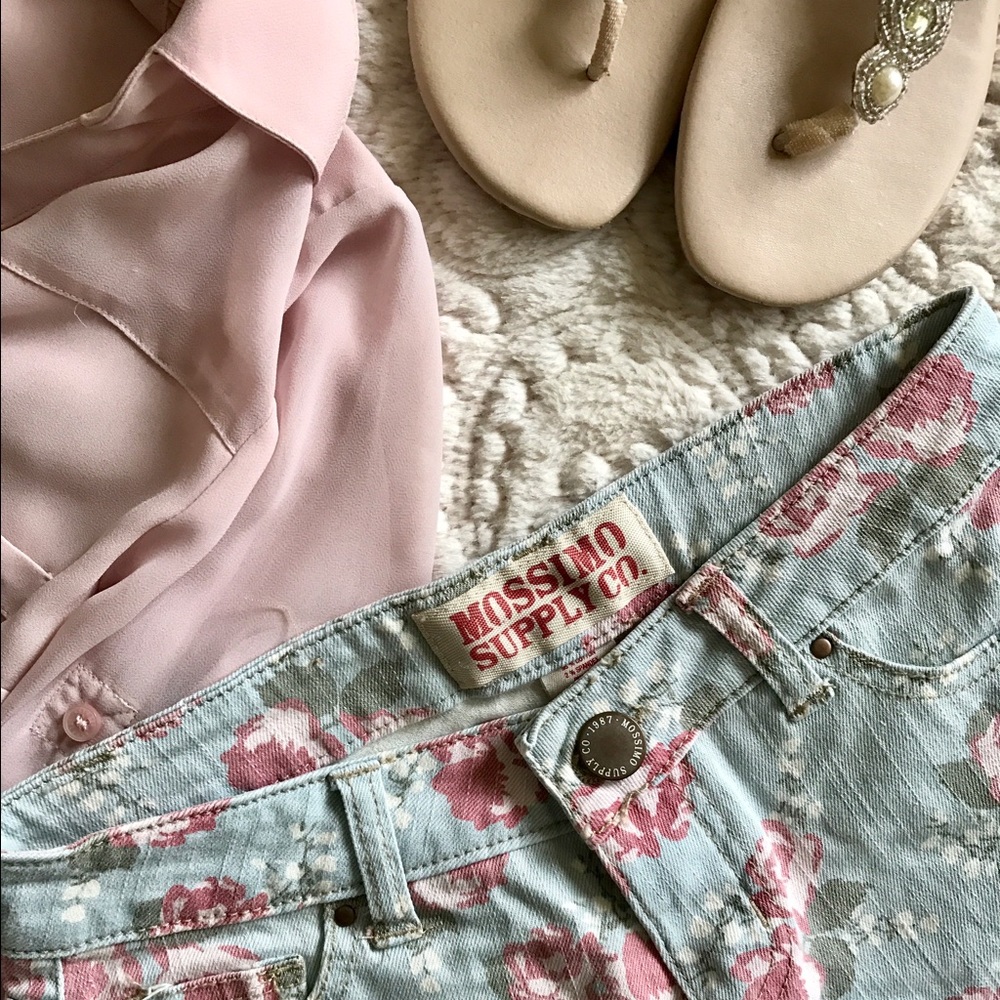 🌸 Floral Denim Shorts 🌸