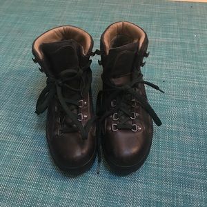 Women’s Gore-Tex Cresta Hiking Boots size 7.5