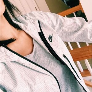 Nike wind runner rain jacket athletic jacket