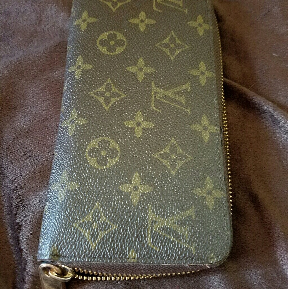 Louis Vuitton Zippered Wallet
