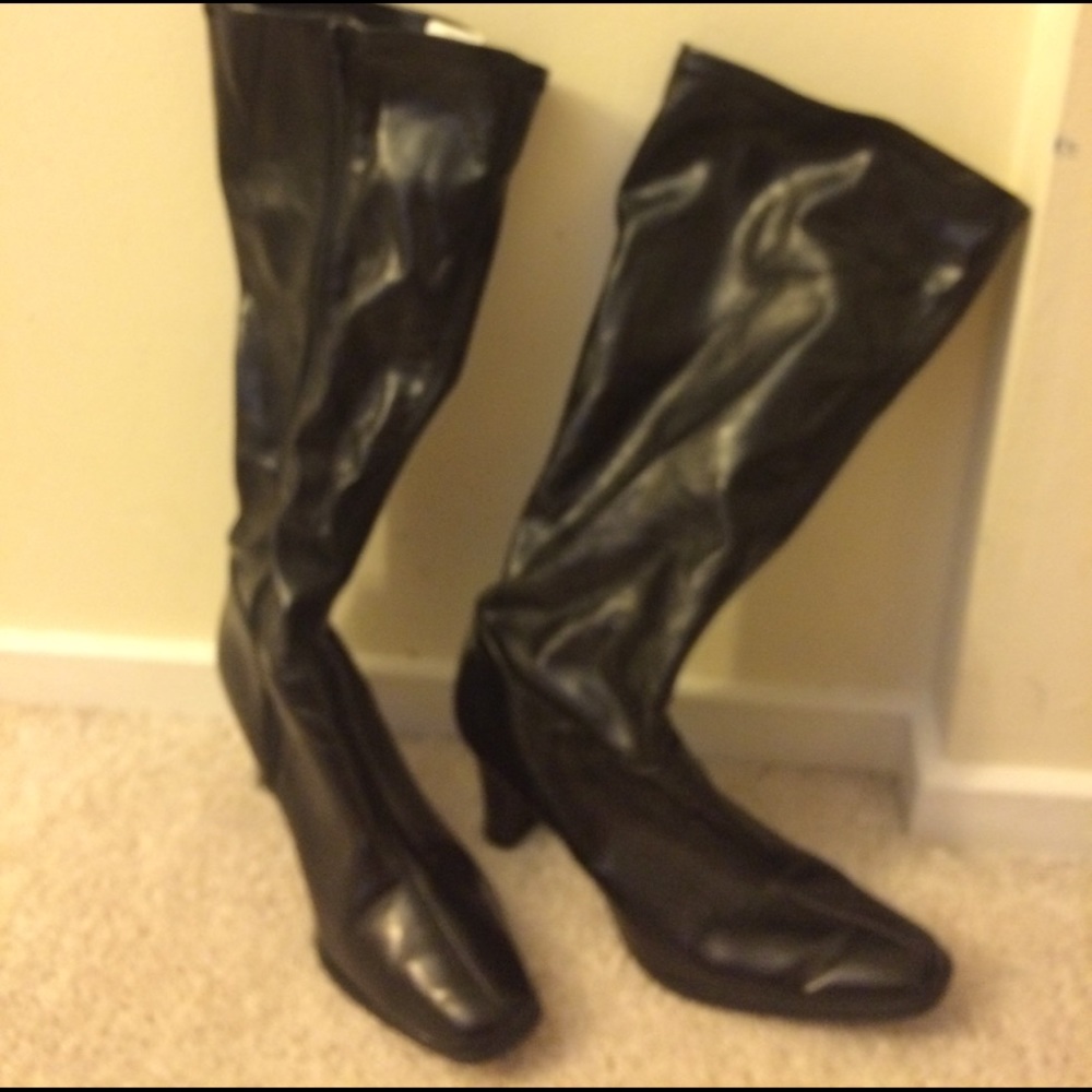 Black knee boots, leather