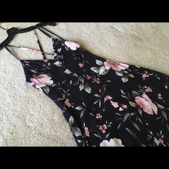 Alice + Olivia Floral Print Maxi Dress - Picture 5 of 7