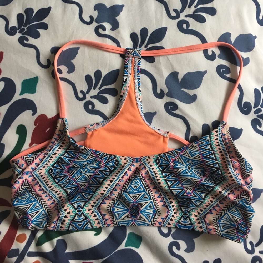 Low neck reversible bikini top