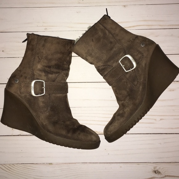 UGG Shoes - UGG Gisselle Wedge Brown Boots with Buckle Size 6