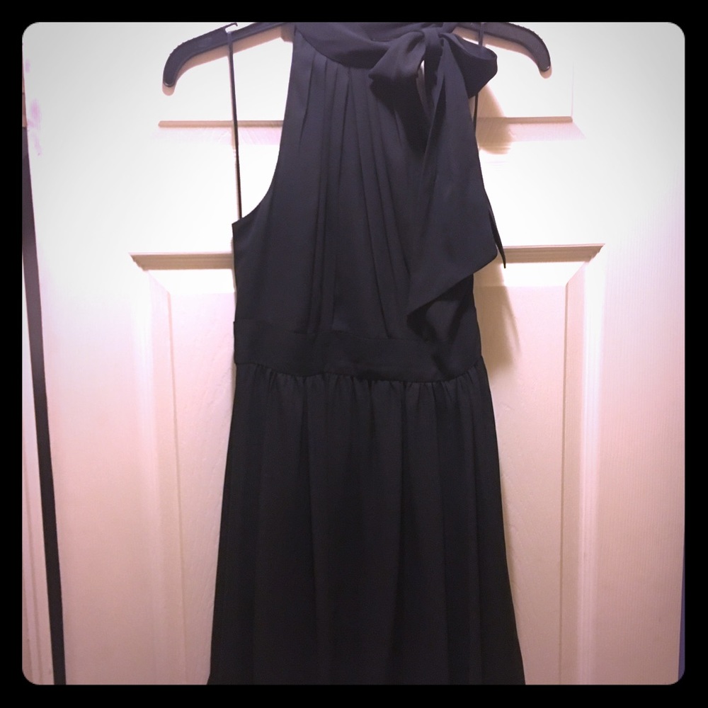 Back dress with bow tie neck