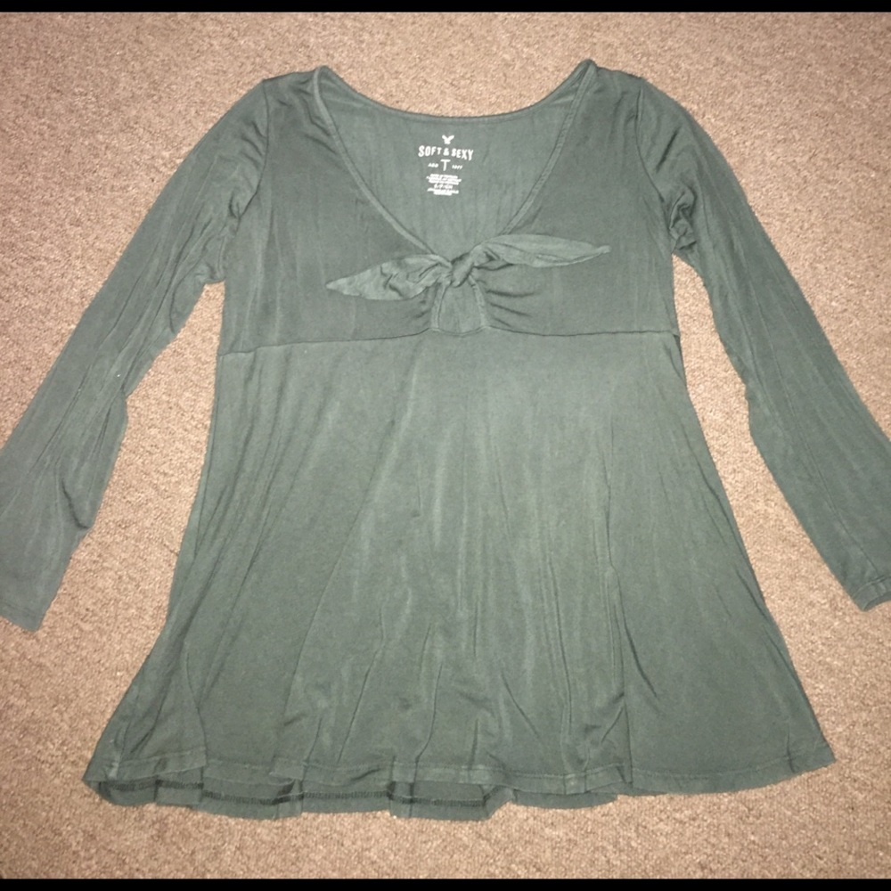 NWOT green front tie American Eagle top!