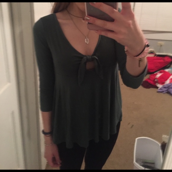 NWOT green front tie American Eagle top! - Picture 3 of 4