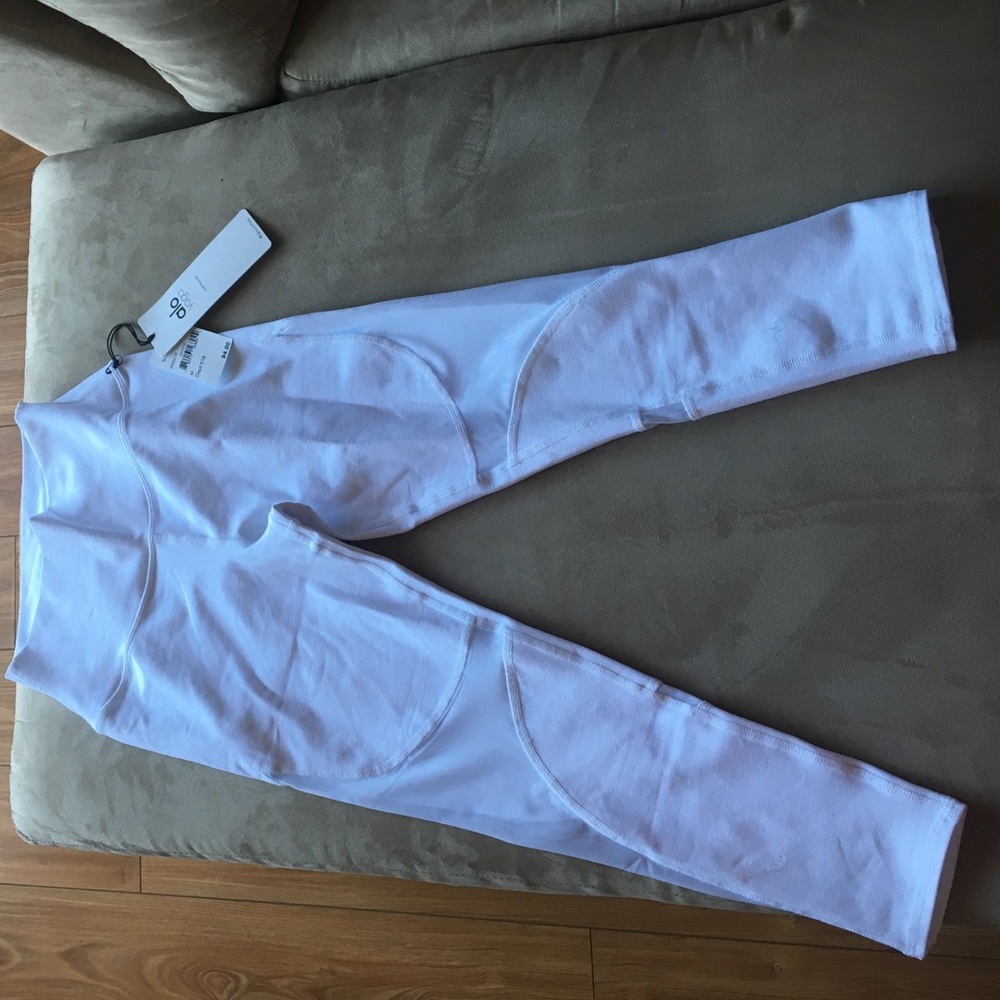 Alo Yoga High Waist Coast Capri in White size M