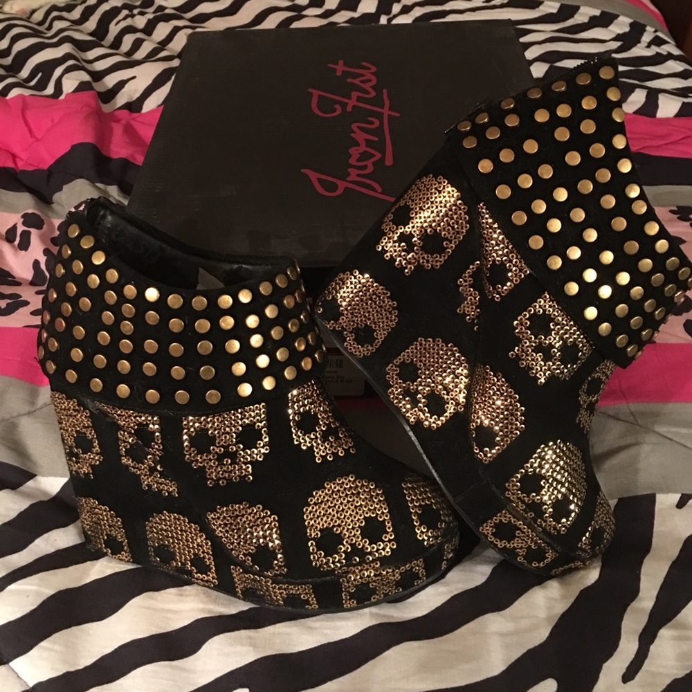 Iron Fist Gold Star Wedge
