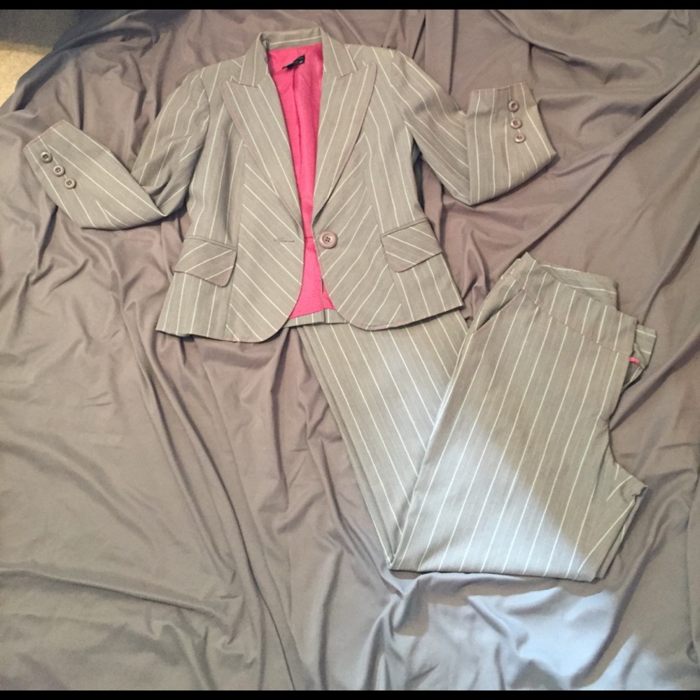 Sharp awesome fabric pantsuit.