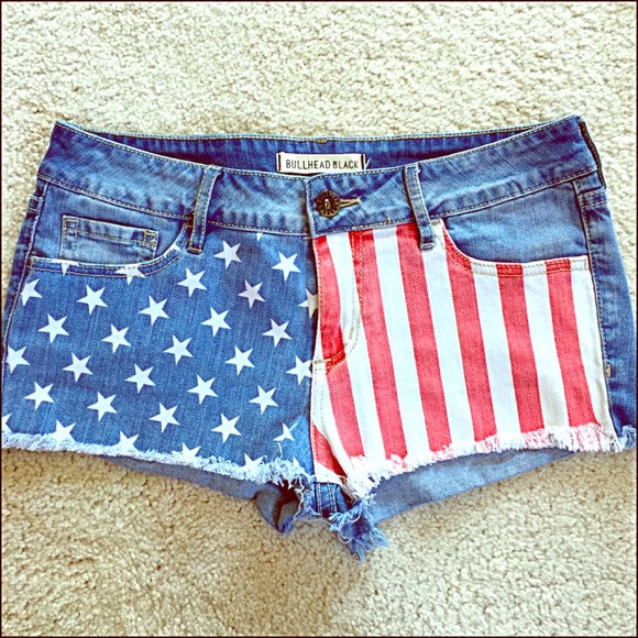 🎡SOLD🎈AMERICAN FLAG DENIM SHORTS - Picture 2 of 5