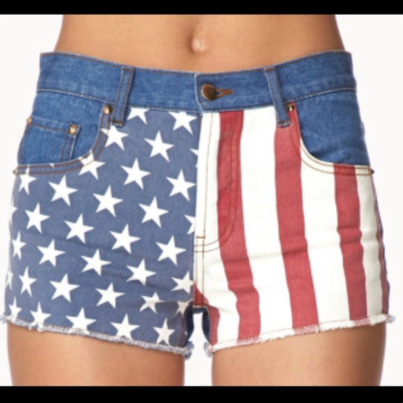 🎡SOLD🎈AMERICAN FLAG DENIM SHORTS - Picture 4 of 5