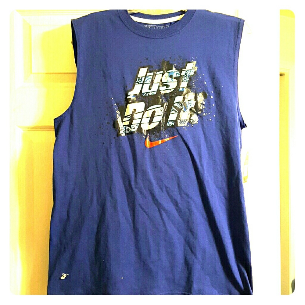 Sleeveless men's shirt