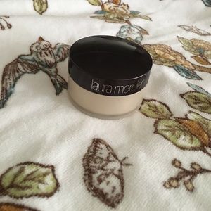 Laura Mercier Translucent Loose Setting Powder
