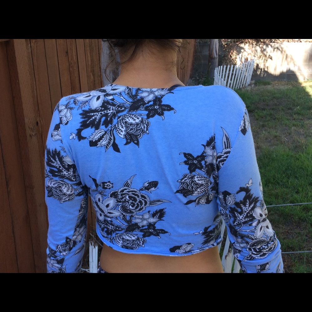Motel Rocks Cropped Floral Top - Picture 4 of 4