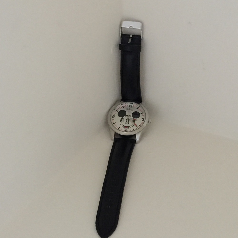 Disney Mickey Mouse Watch-NEW BATTERY - Picture 2 of 3