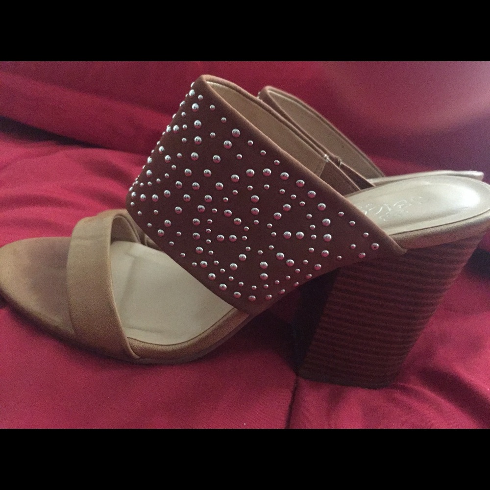 Woman's shoes