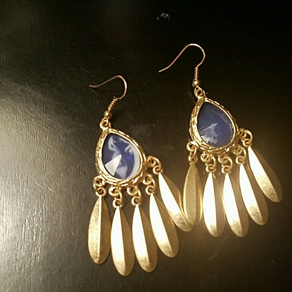 Chandelier earrings - Picture 2 of 2