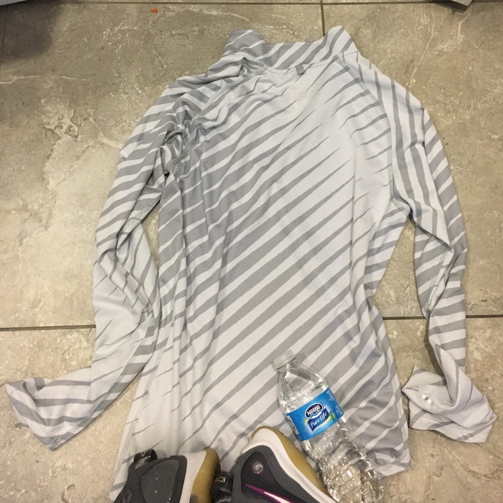 ๐ Nike DRI FIT RUNNING top!๐ - Picture 4 of 4