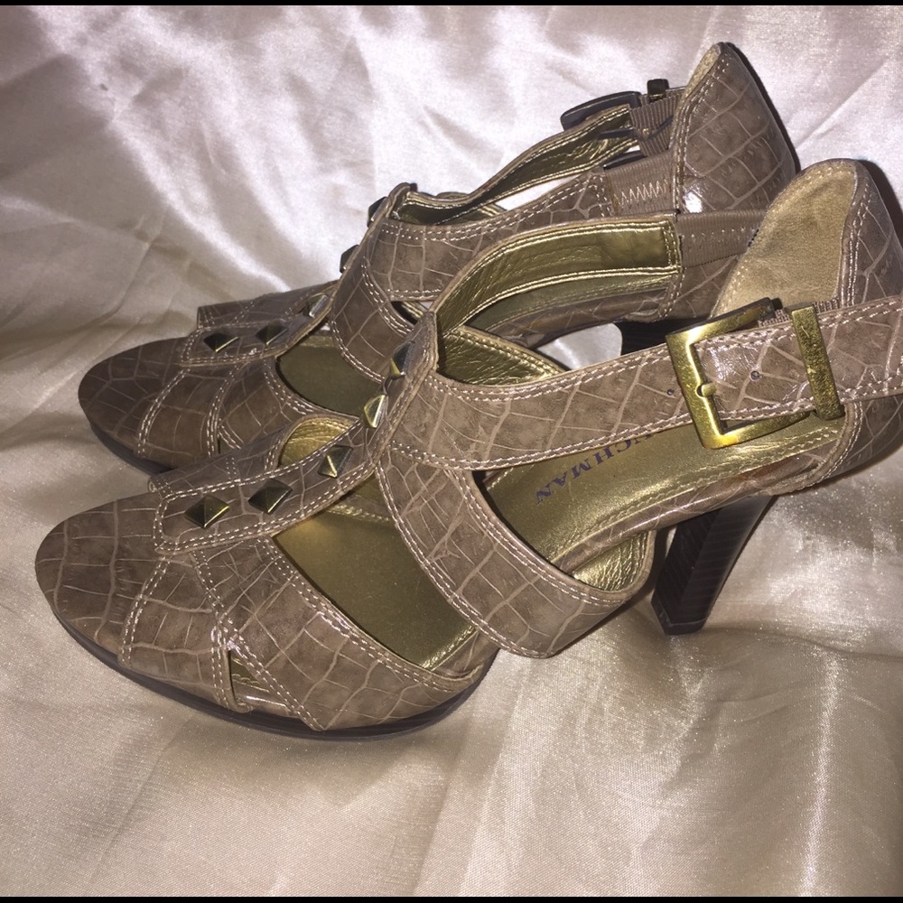 Woman's shoes