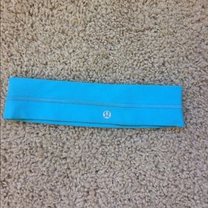 BLUE LULULEMON HEADBAND NWOT