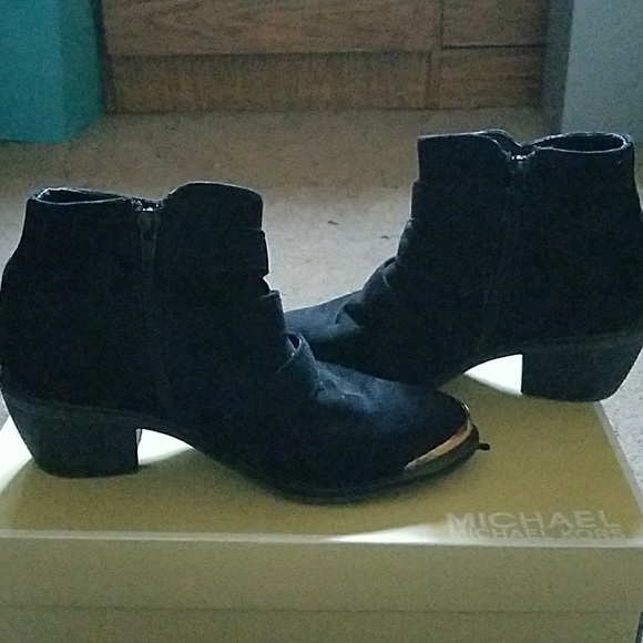 Cathy Jean suede booties. - Picture 3 of 7