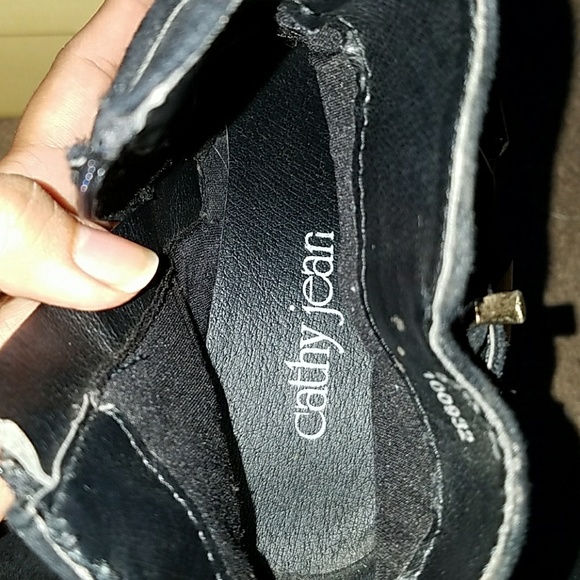 Cathy Jean suede booties. - Picture 5 of 7