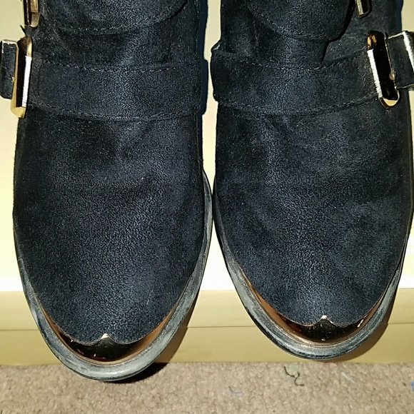 Cathy Jean suede booties. - Picture 7 of 7