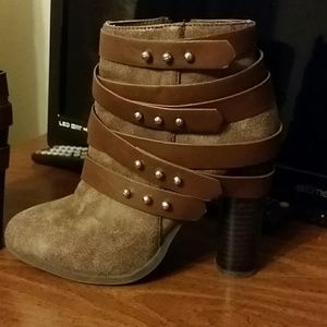 Closed toed heeled boots