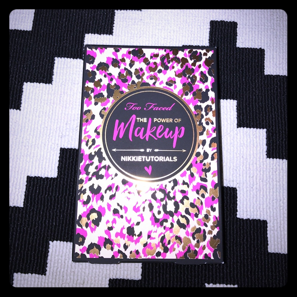 Too Faced The Power of Makeup Pallette 💫
