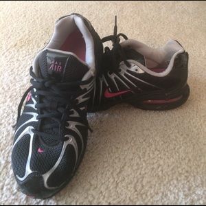 Black Nike Max Air tennis shoes