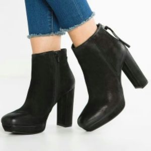 Steve madden high heeled booties (black leather)