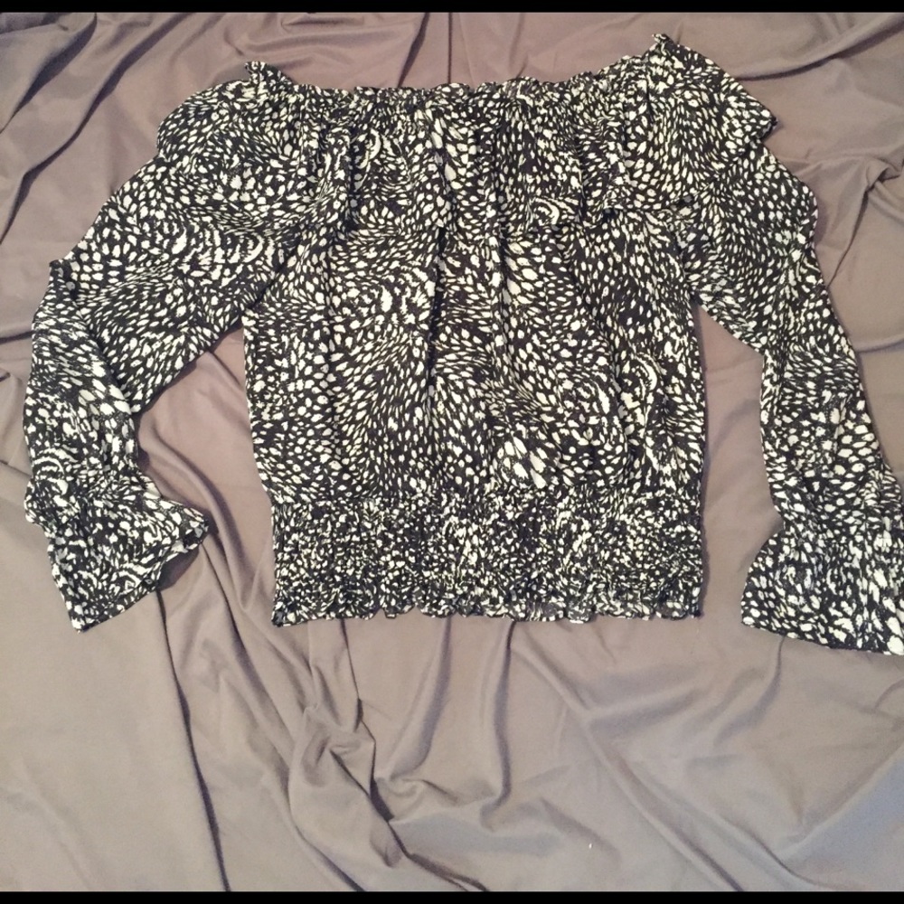 Beautiful blouse! - Picture 2 of 4
