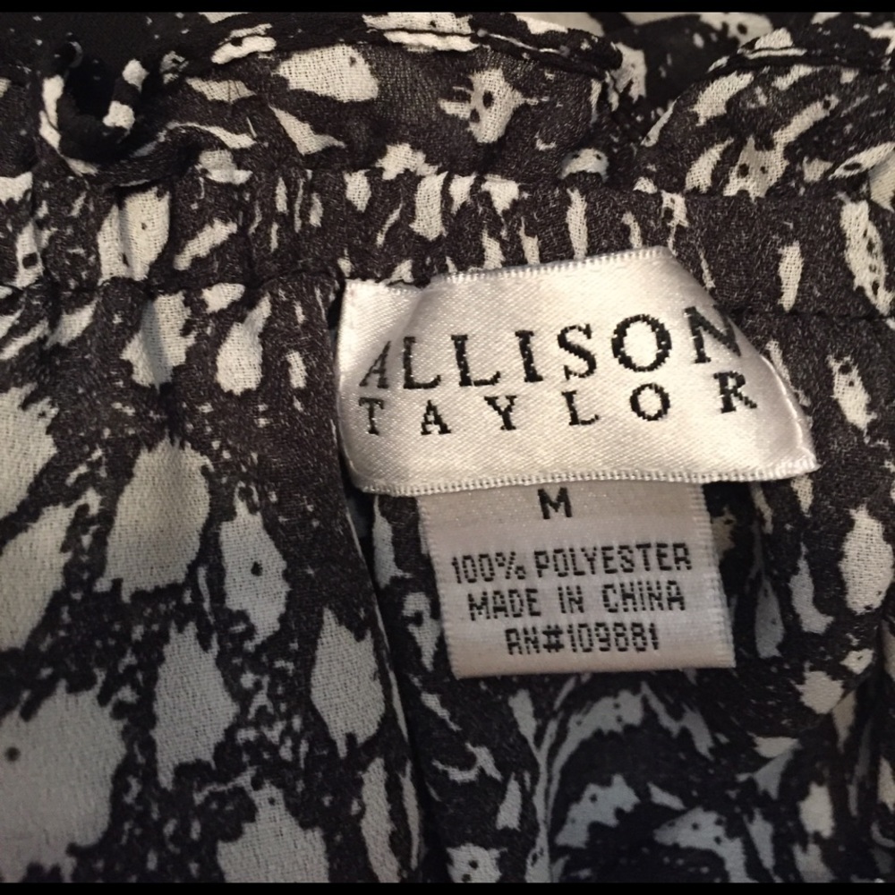 Beautiful blouse! - Picture 4 of 4