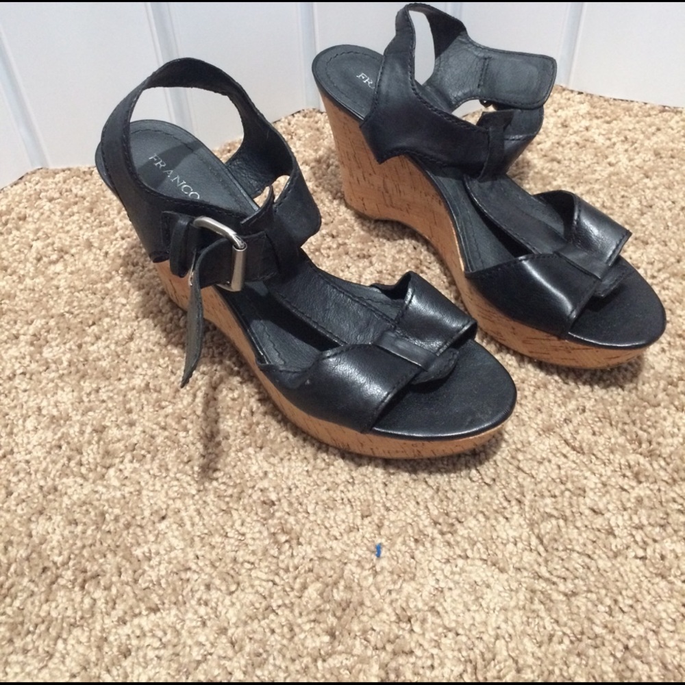 Black wedges