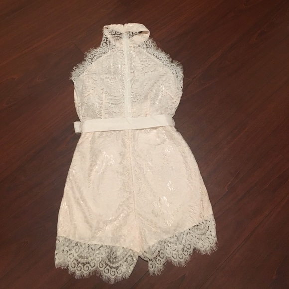 NWT LACE ROMPER - juniors sizing - Picture 4 of 4