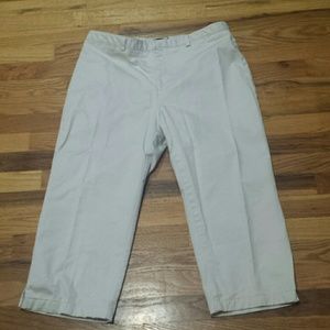 Dockers khaki capris