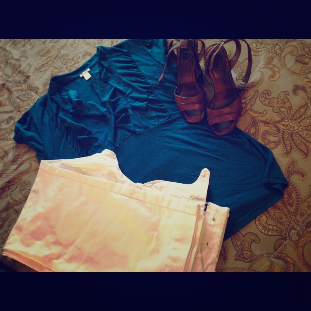 Beautiful teal ruffle top!
