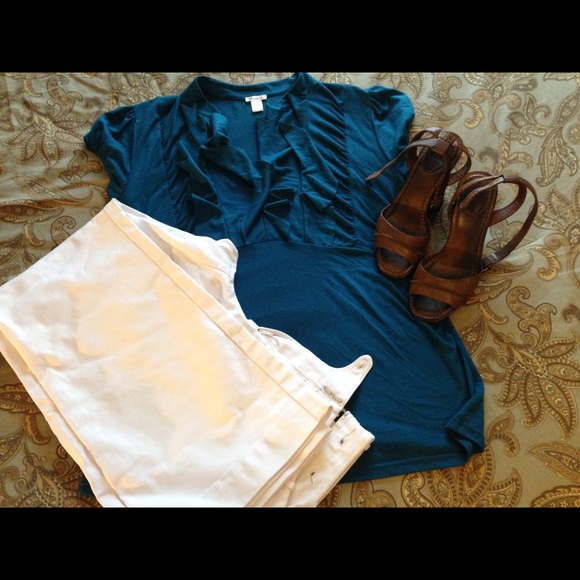 Beautiful teal ruffle top! - Picture 2 of 3