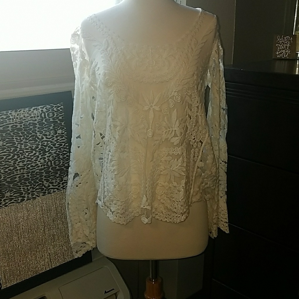 WHITE LACE TOP