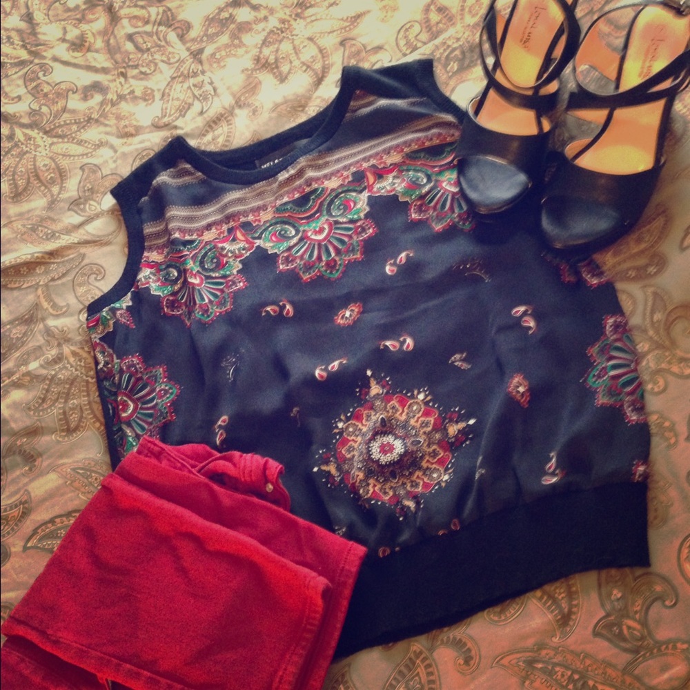 Beautiful boutique tank top.