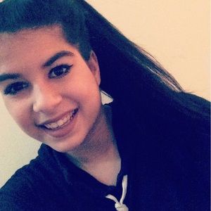 Meet your Posher, Rena
