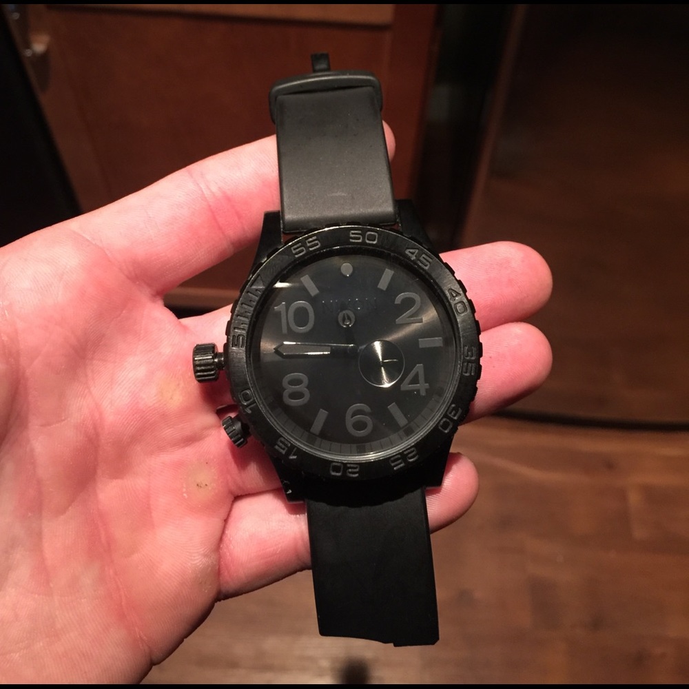 Nixon 51-30 Tide Black with Broken Band & hands