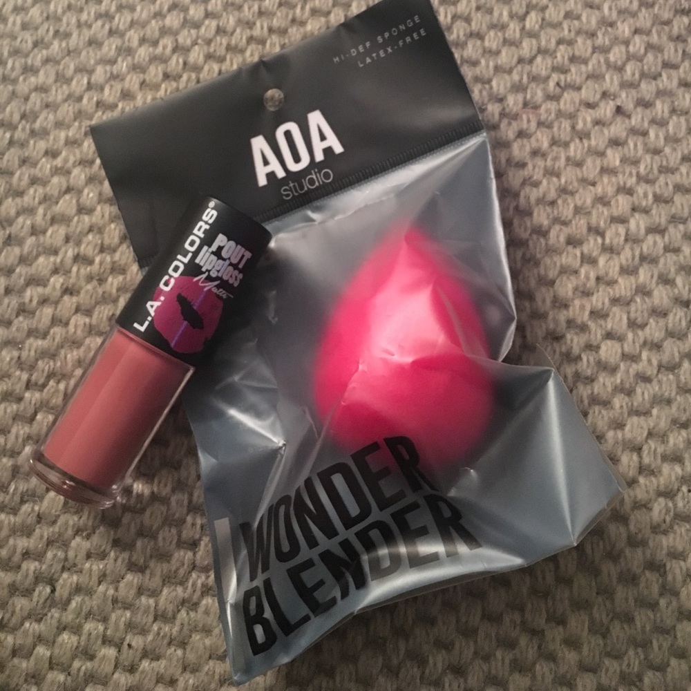 AOA studio sponge plus matte lipgloss!