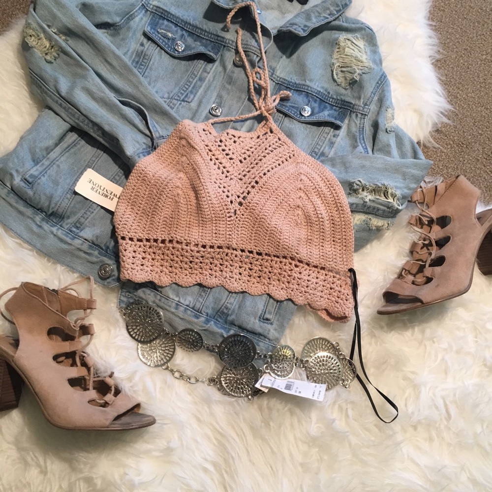 🎉HP🎉🆕Crochet Festival Halter High-Neck Crop Top
