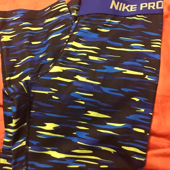 Nike Pants - Women's Capri workout pants