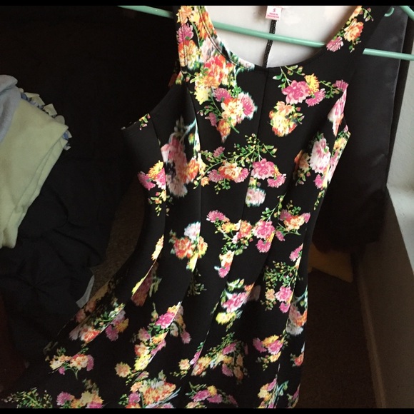 Floral "Candies" Dress. - Picture 2 of 3